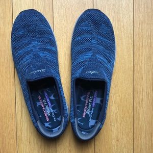 Skechers Knitastic navy shoes